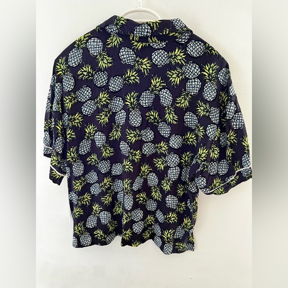 Cropped Hawaiian Button Down Shirt Forever 21 Blue Pineapples NWT Medium - Picture 10 of 12